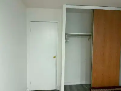 Hi here's a small family living in the condominium and I have a additional room separate to rent it...