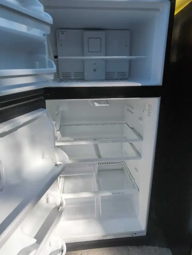 frigo Frigidaire  in Refrigerators in City of Montréal - Image 5