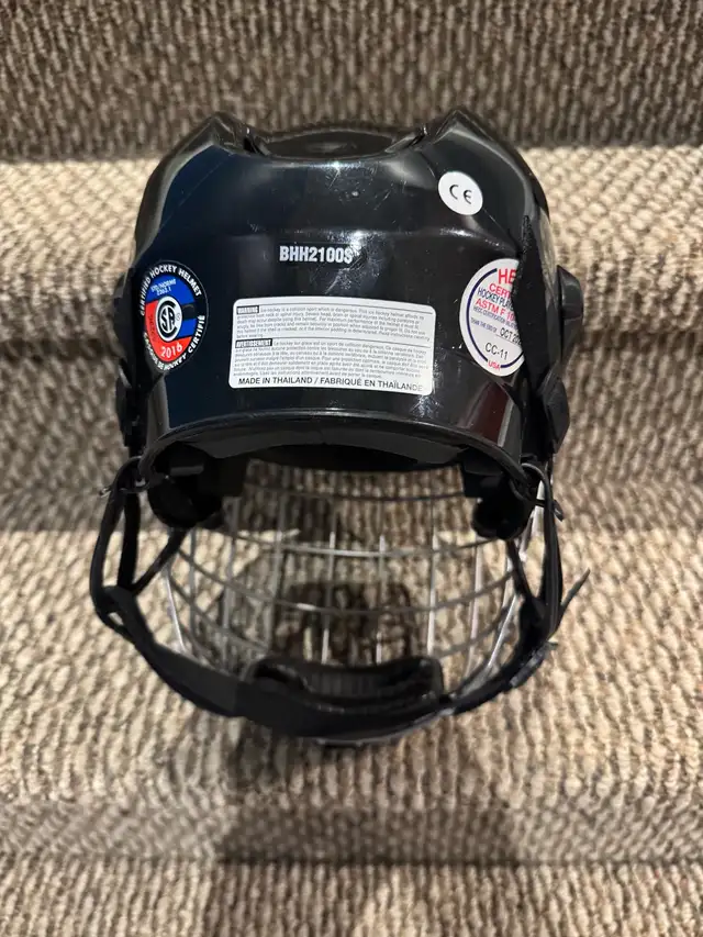Bauer Hockey Helmet in Hockey in Markham / York Region - Image 5
