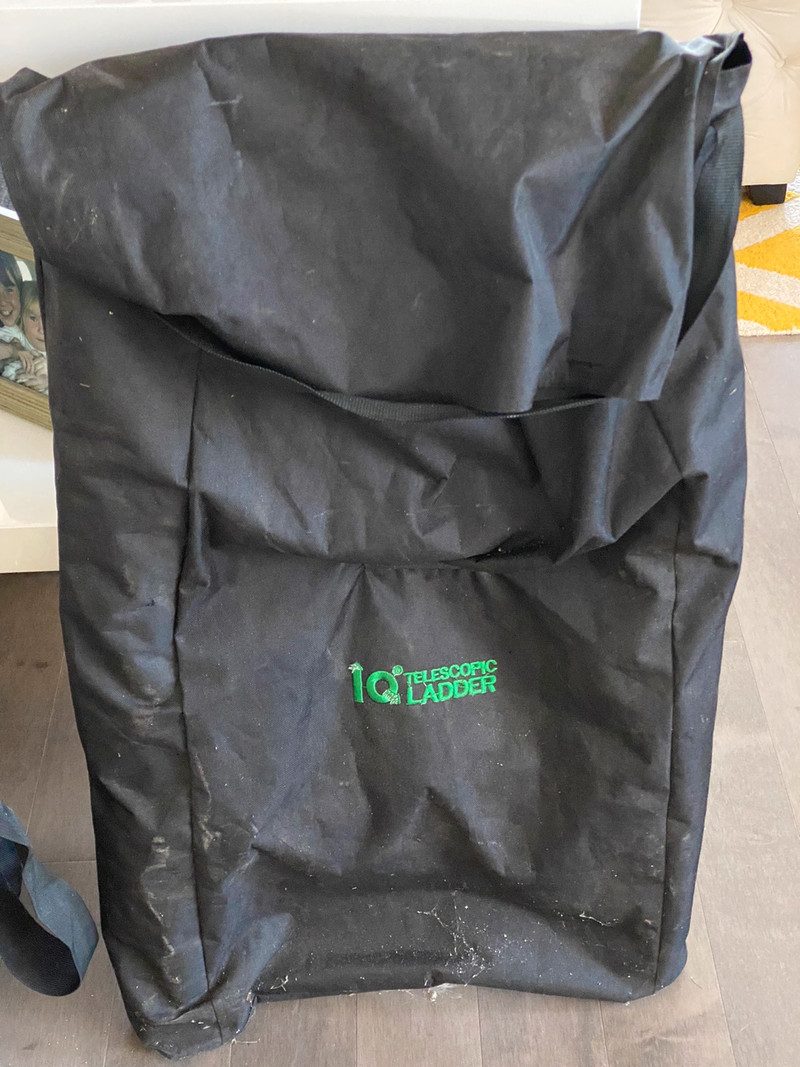 iQ telescopic ladder 12’ Ladders & Scaffolding Edmonton Kijiji