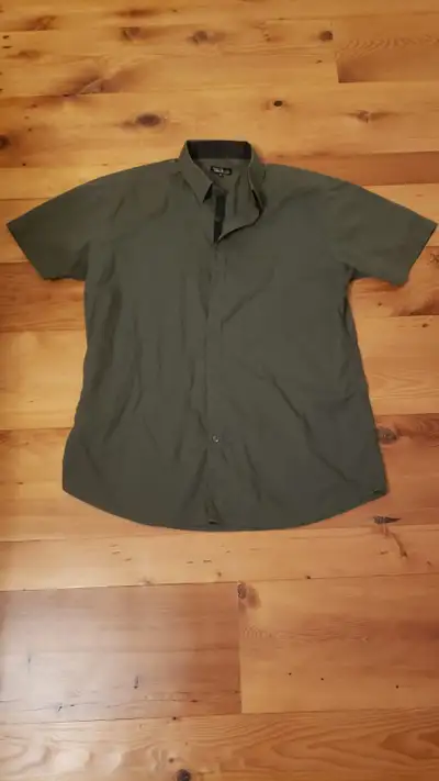 As shown in photo. Adult medium.