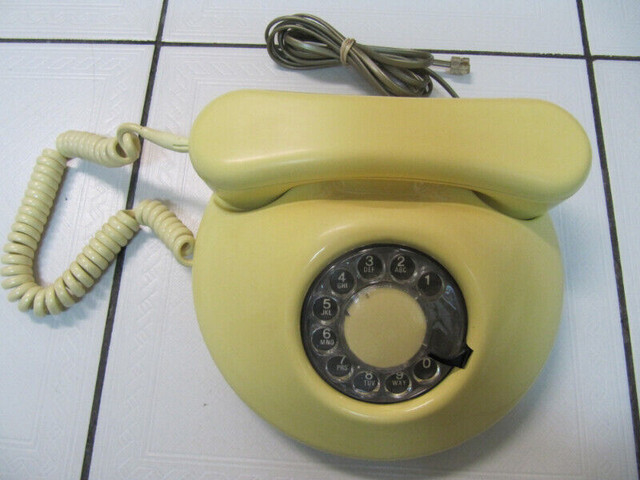 Classic Northern Telecom Dawn Pancake Flying Saucer Phone 1970s in Arts & Collectibles in Mississauga / Peel Region
