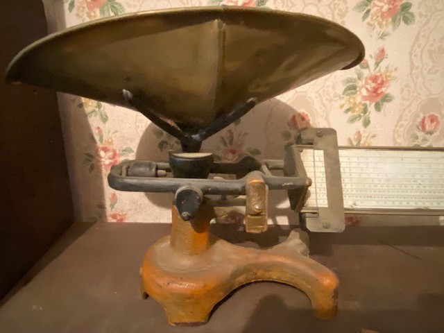 Antique Postal Scale in Arts & Collectibles in Yarmouth - Image 4
