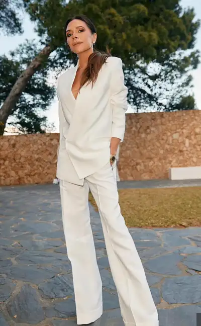 Mango x Victoria Beckham Suit jacket with adjustable back strap. Size L. Linen mix. Straight design....