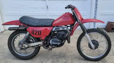 Restored 1980 suzuki ts250er runs and drives good and comes with old parts