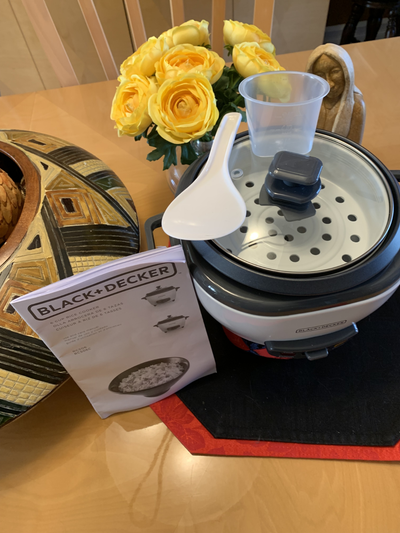 This is a brand new, never used B&D Rice cooker and steamer wit accessories.. [still in box]