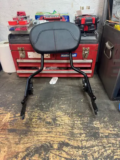 Came off a 2019 Road Glide Will fit multiple years Make an offer.