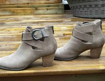 Women’s Boots, View more