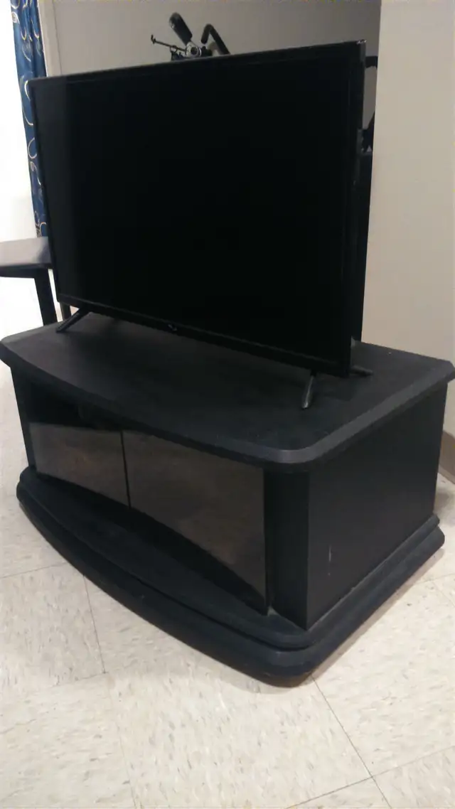 meuble pour télévision in TV Tables & Entertainment Units in City of Montréal - Image 3