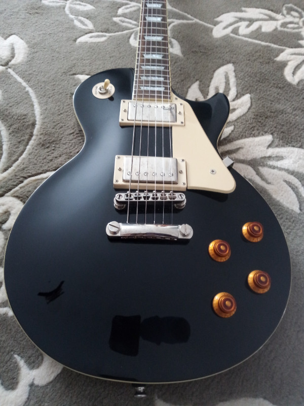 Super belle Epiphone Les Paul Standard noire avec manche collé dans Guitares  à Drummondville - Image 2