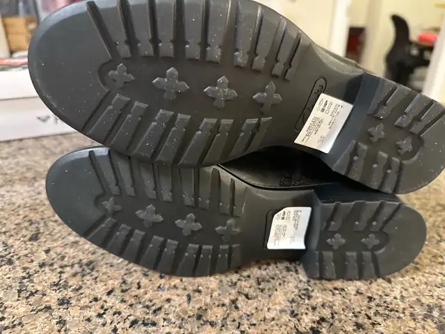 Ladies  Brand New Leather Boots Size 7.5 in Women's - Shoes in Bedford - Image 7