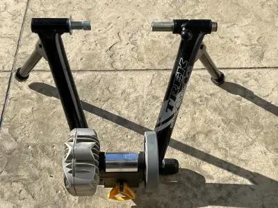 Trek CycleOps Fluid2 bike trainer, View more