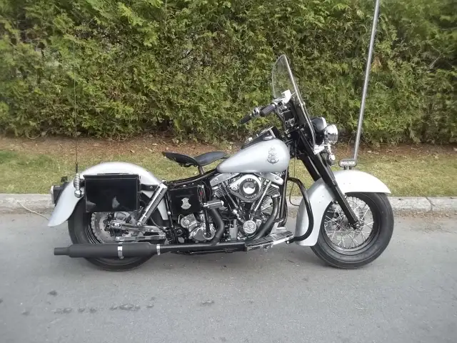 HARLEY DAVIDSON FLH 1980 CUSTOM POLICE in Street, Cruisers & Choppers in City of Montréal - Image 3