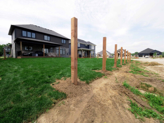 Level Posts Digging and Fences - Fences and Decks!! in Fence, Deck, Railing & Siding in Kitchener / Waterloo - Image 3