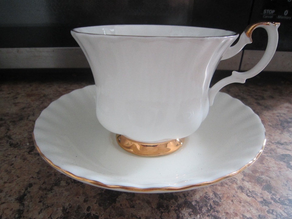 Royal Albert VAL D'OR fine bone china set for 4 | Arts & Collectibles ...