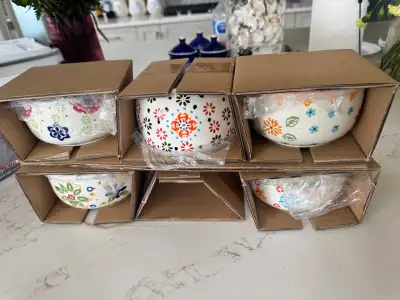 BNIB Set of 5 Microwavable Stoneware Bowls with Lids, View more