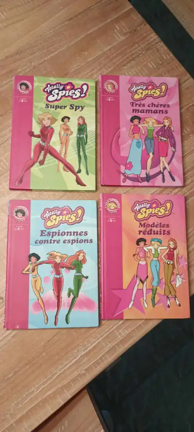 Lot de 12 Livres collection Rose jeunesse :Totally Spies 3$ chq, View more
