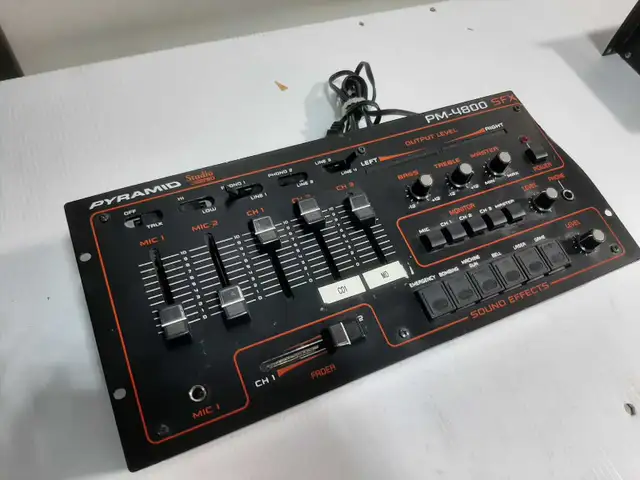 Pyramid PM-4800 SFX Mixer in Pro Audio & Recording Equipment in City of Montréal - Image 3