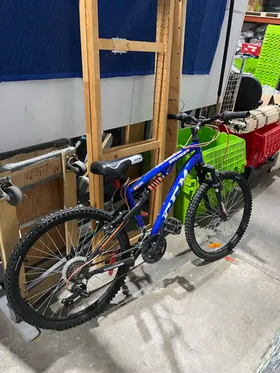 Get your young adventurer ready to hit the trails with this CCM Savage 24-inch youth mountain bike,...