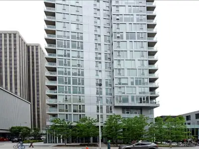 Furnished 1 Bedroom Condo Downtown Parking Included