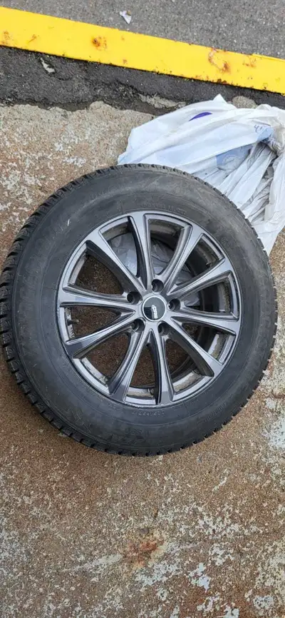 4 Jantes 17 pouces CRW pour RAV4 et équivalent. 4 Pneus hiver 225/65 R17 Bridgestone Blizzak 30000km...