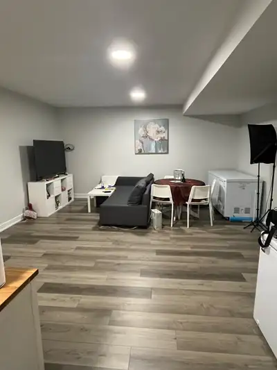 Very spacious 1 bedroom apartment available for rent. Apartment is close to Provigo, Dollarama, bank...