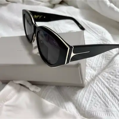 Dezi sunglasses “charge it” , View more