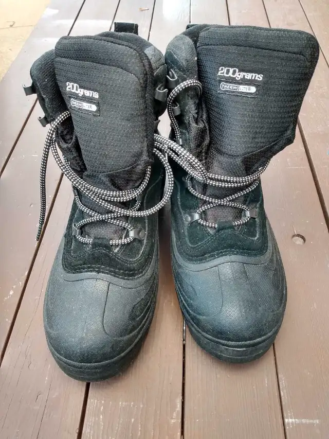 men's snow boots-multiple pairs Columbia (size 10.5)  and Thins in Men's Shoes in Hamilton - Image 3
