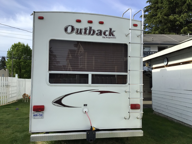 2009 OUTBACK FIFTH WHEEL in Travel Trailers & Campers in Delta/Surrey/Langley - Image 4