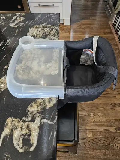 Inglesina fast table seat with food and drink tray. Functional and safe product, we can no longer us...