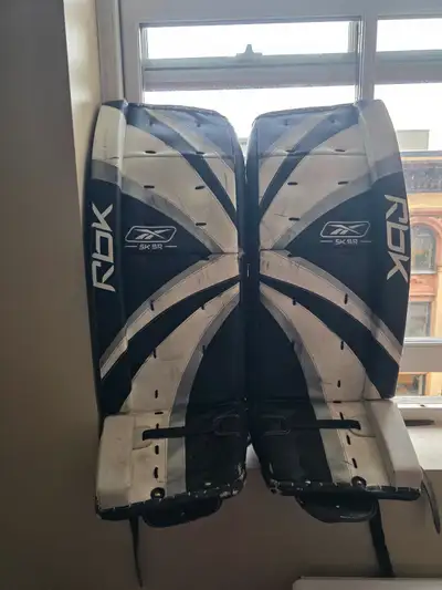 Reebok 36" goalie pads / Jambières de gardien sénior 36", View more
