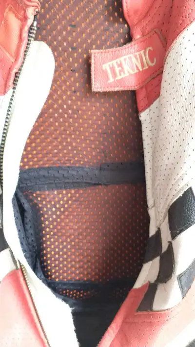 The sizes are in the pics