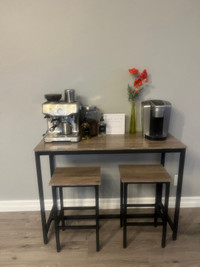 Bar table and 2 stools