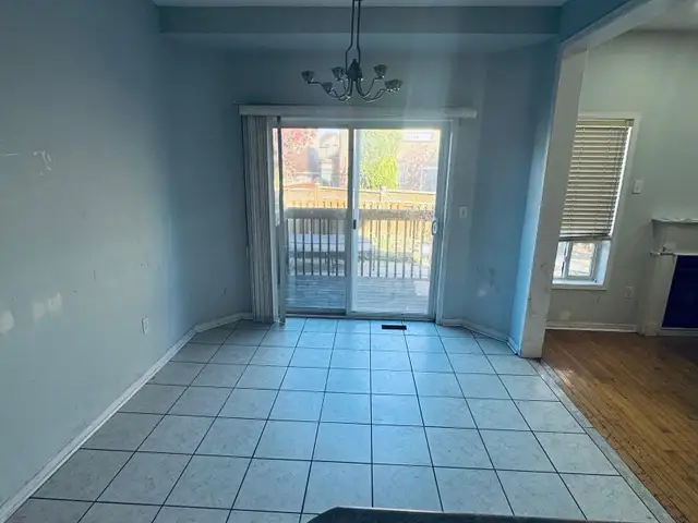 room for rent (only for girls) in Room Rentals & Roommates in Mississauga / Peel Region - Image 5