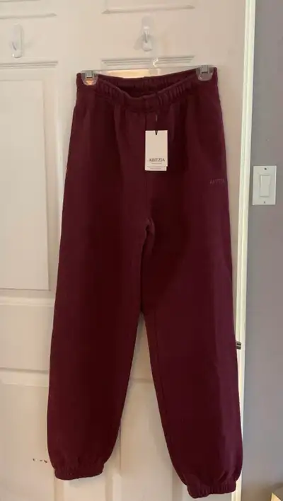 woman artizia cozy sweat fleece mega size Xs tags still on , View more