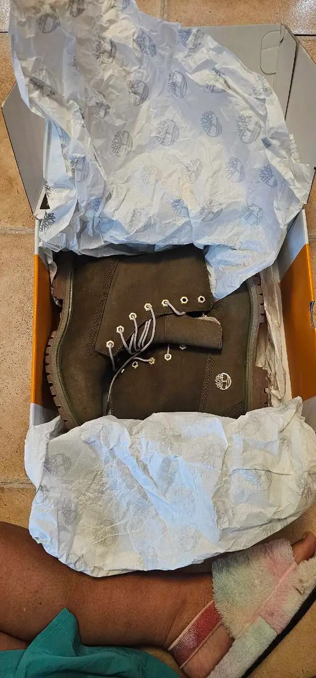 Brand new Timberland women's boots in Women's - Shoes in Oakville / Halton Region - Image 3