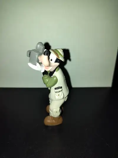 Figurine Disney - Goofy // Dingo avec macaron, View more