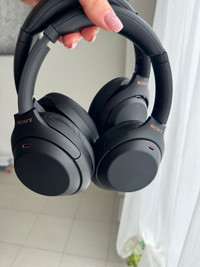 Sony headphones WH -1000XM4