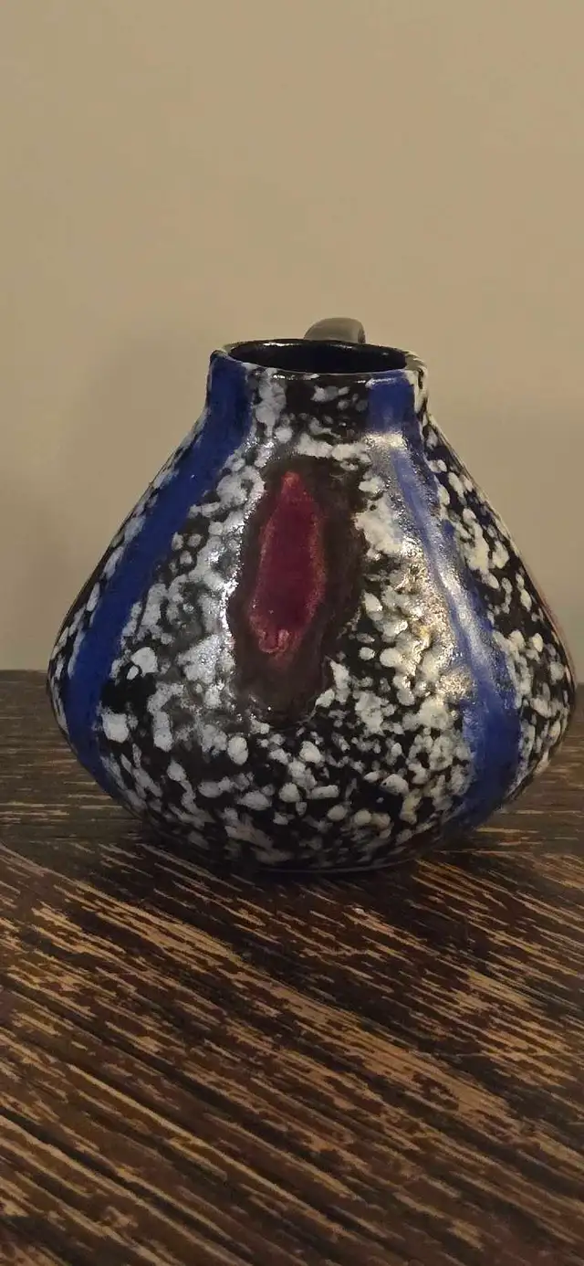 RARE MCM EAST GERMAN POTTERY BUD VASE FANTASTIC SHAPE in Arts & Collectibles in St. Albert - Image 4