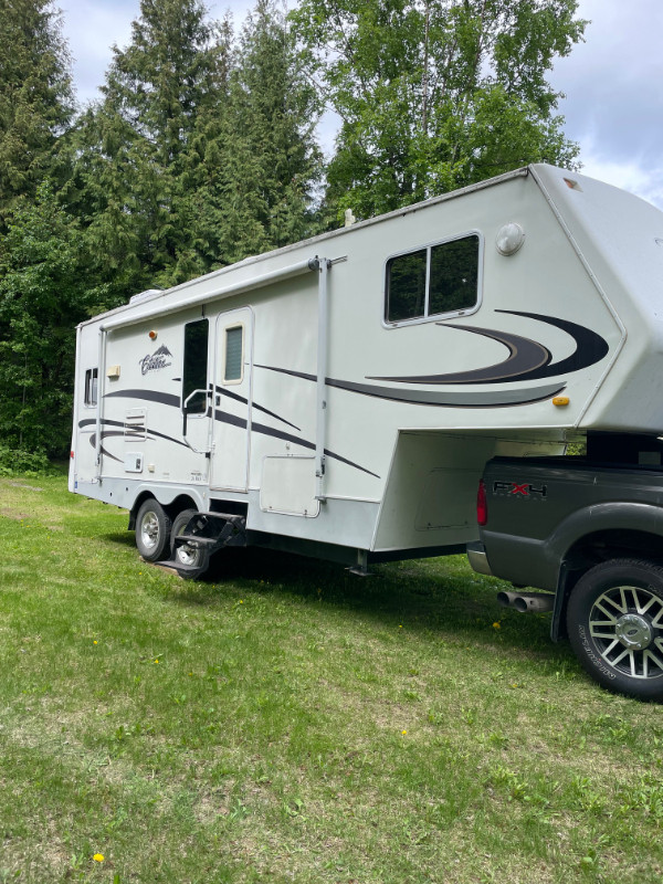 Citation Supreme 5th Wheel 26 RKS in RVs & Motorhomes in Terrace