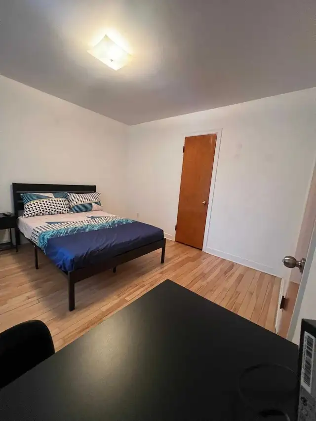 Cadre de lit double in Beds & Mattresses in Trois-Rivières - Image 3