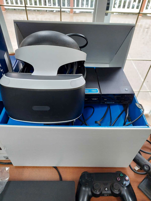 Playstation 4 Pro and VR in Sony Playstation 4 in Nelson - Image 2