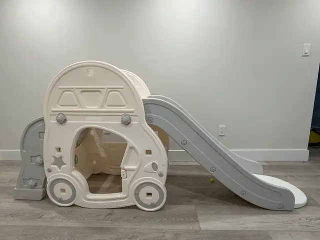 Ifam Car Slide in Toys in Markham / York Region - Image 4