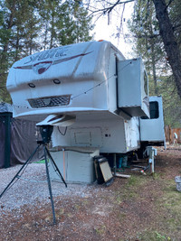 2010 Sabre Palomino  5th wheel trailer