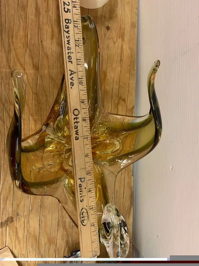 1950's Art Glass Swan Sculpture ~ Hand Made Free Form ~ Chalet in Arts & Collectibles in City of Montréal - Image 7