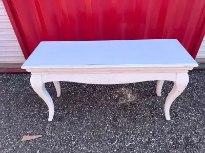 Good shape Solid wood No chips 52”long x 18” wide x 28.25” high