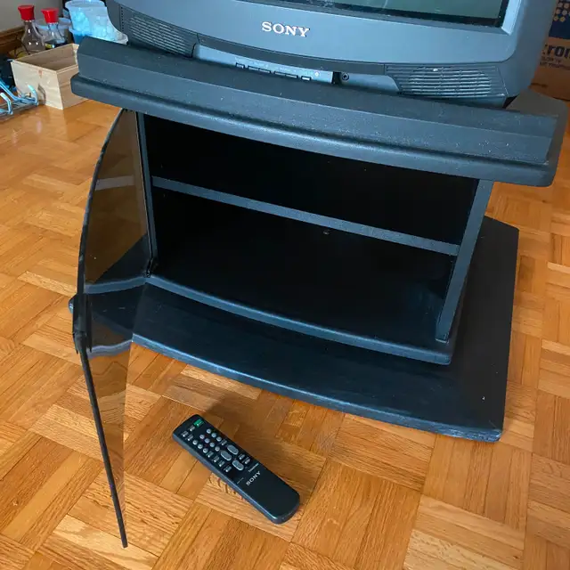 Sony Trinitron CRT Color TV, w/Stand and Remote in TVs in City of Toronto - Image 8
