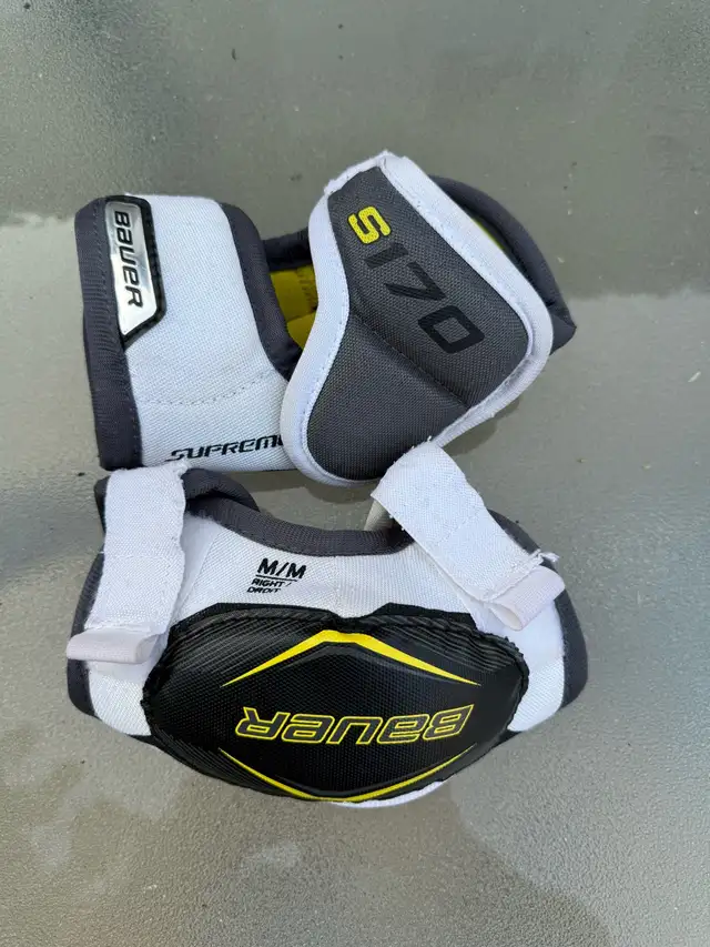 hockey elbow pads in Hockey in Edmonton - Image 3