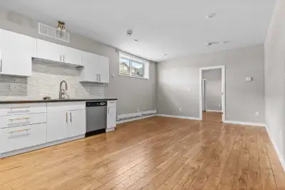 2 Bedroom Basement Suite - Evergreen