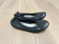 Women’s Anne Klein Black Sport shoes size 6